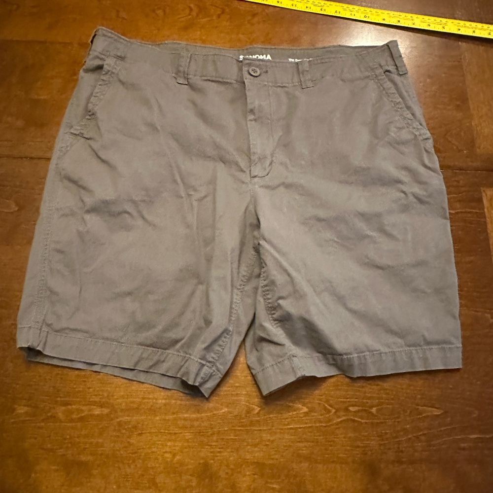 Sonoma Men's Grey Flat Front Shorts size 40